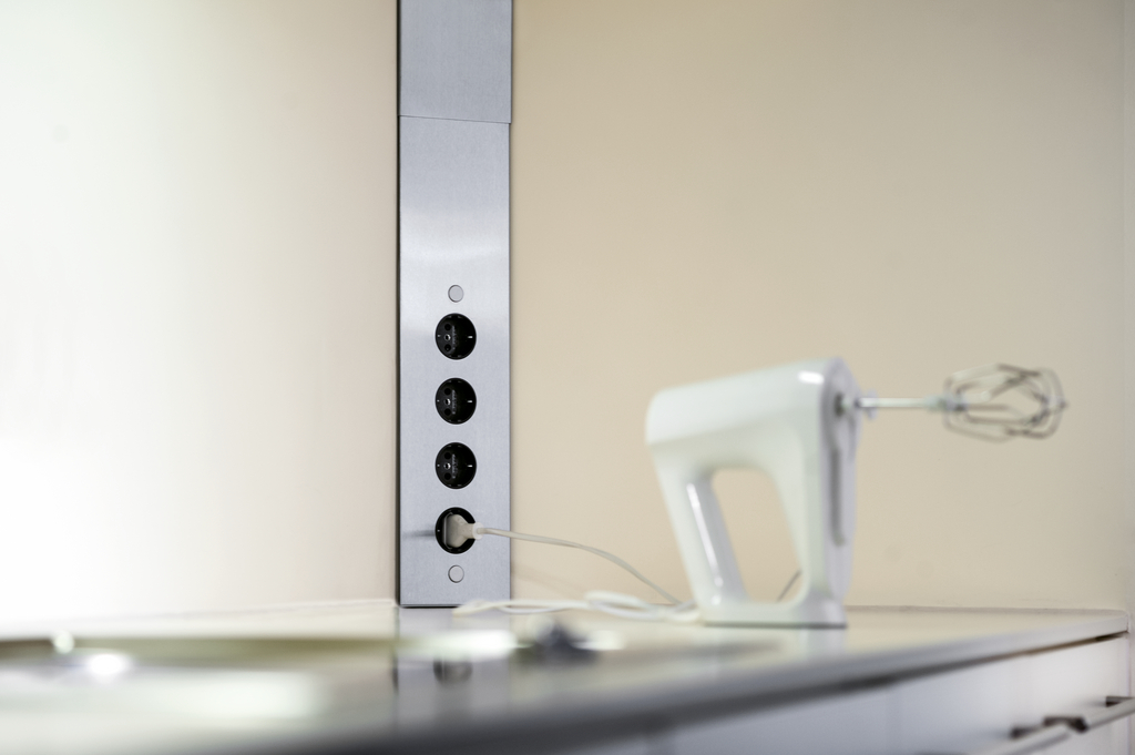 Naber Mira ES1 | 4-fach Eck-Steckdose | Edelstahl (7053235)