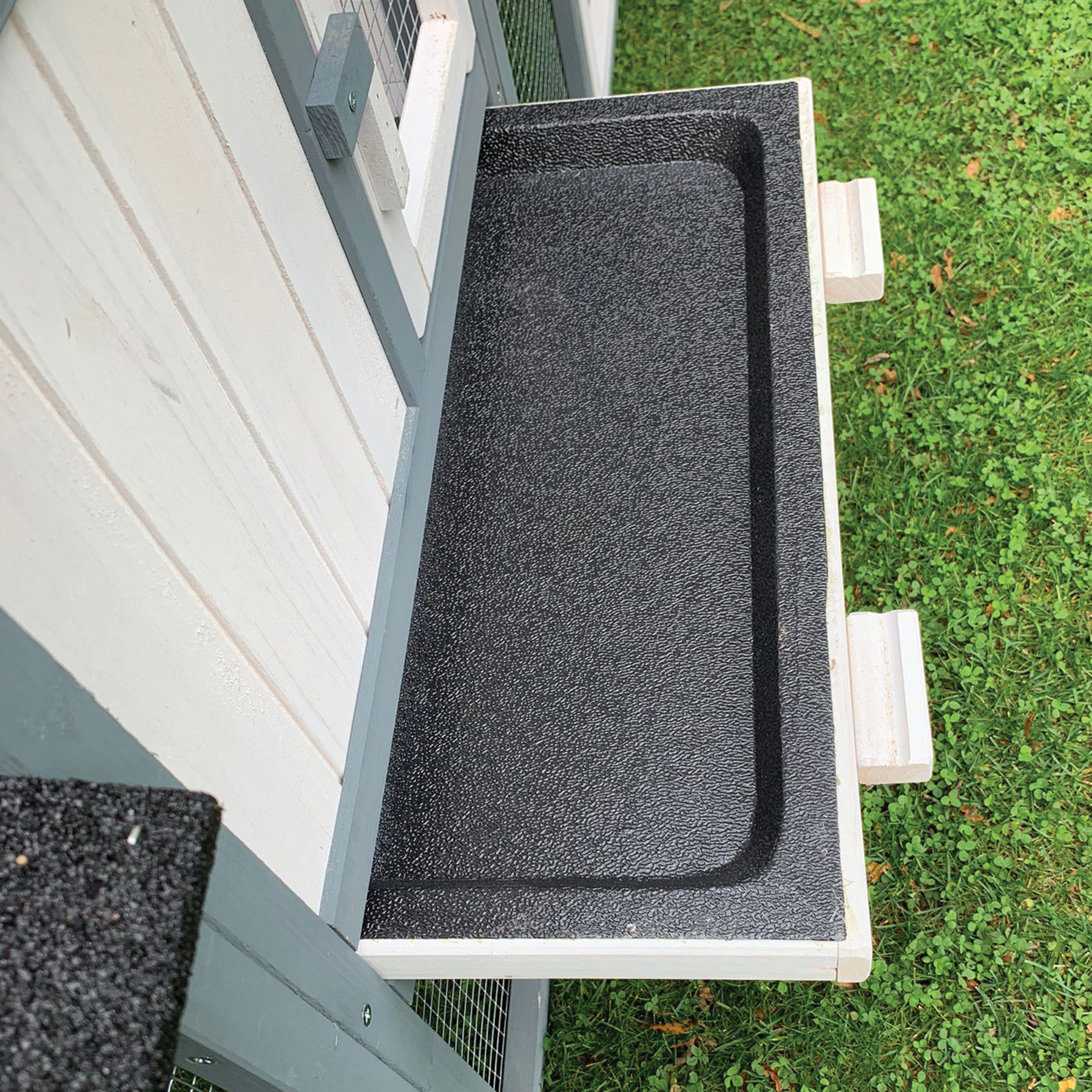 Hasenstall / Kaninchenstall "Picasso“ - Kleintierstall in Grau / Weiß