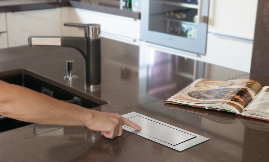 Naber Evoline BackFlip | 3-fach Einbau-Steckdose | Edelstahl | USB (8031151)